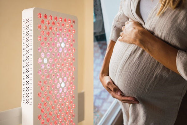 Tweeluik met een brandend paneel voor lichttherapie en een zwangere vrouw die haar buik vasthoudt